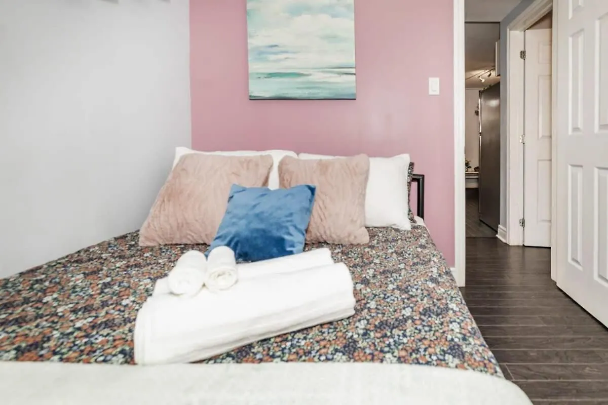Cozy Condo Unit With Private Rooftop Terrace Ottawa 0*,  Kanada