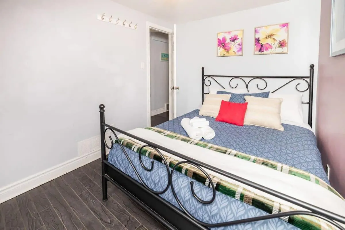 Cozy Condo Unit With Private Rooftop Terrace Ottawa