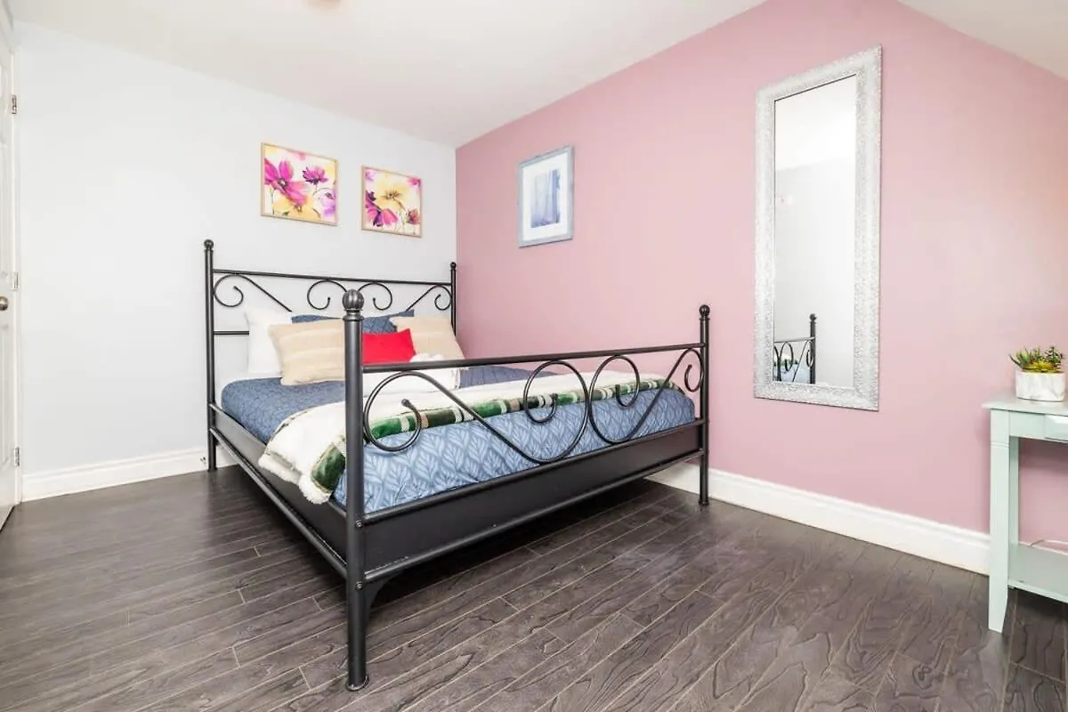 Cozy Condo Unit With Private Rooftop Terrace Ottawa