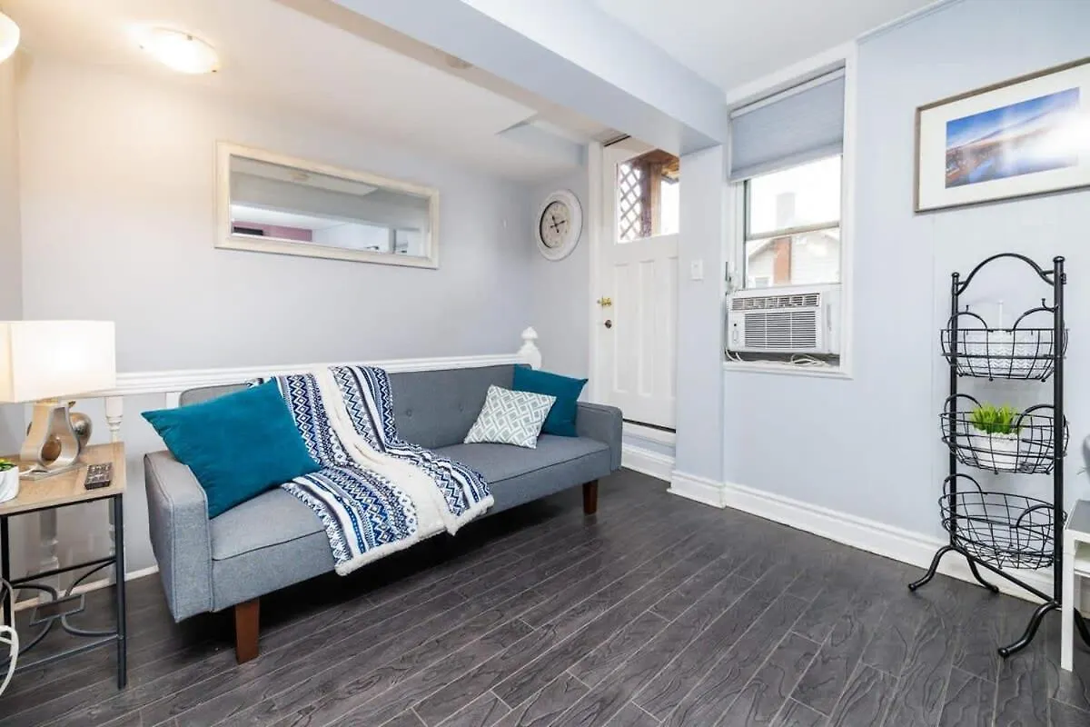 Cozy Condo Unit With Private Rooftop Terrace Οττάβα Διαμέρισμα